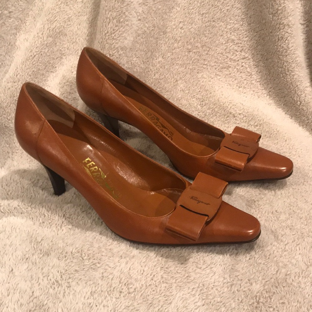 Salvatore Ferragamo leather pump